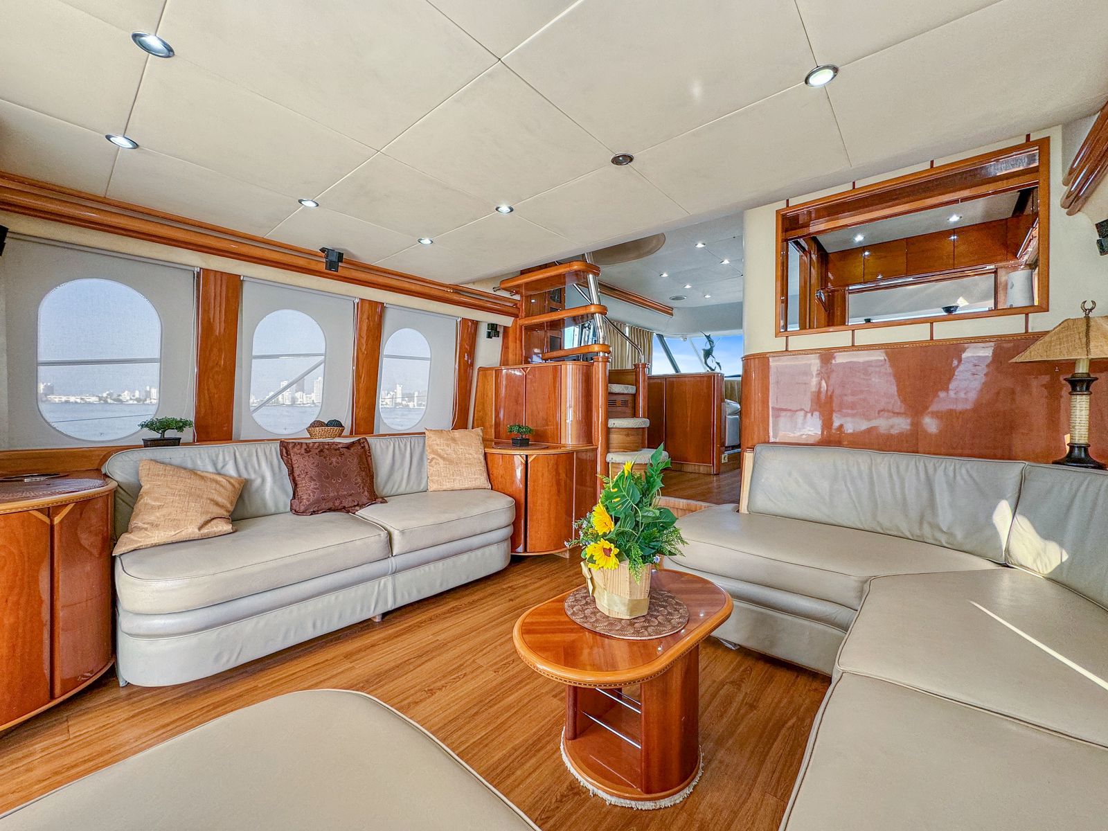70Ft Viking Fly Yacht preview 2